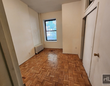 East 89 Street - Photo Thumbnail 2