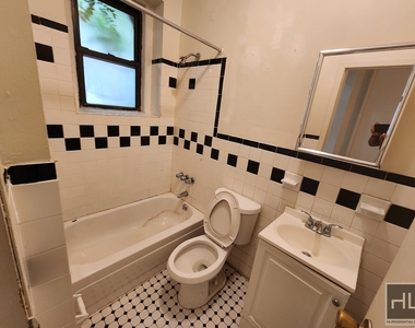 East 89 Street - Photo Thumbnail 4