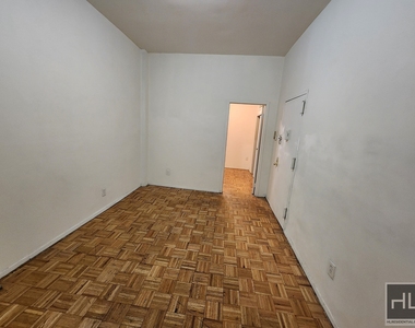 East 89 Street - Photo Thumbnail 1