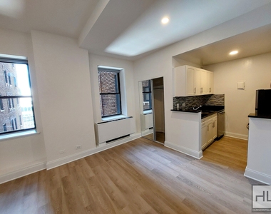 West 34th Street - Photo Thumbnail 2