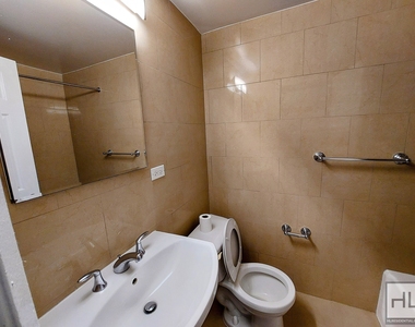 West 34th Street - Photo Thumbnail 3