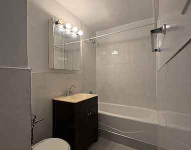East 58 Street - Photo Thumbnail 3