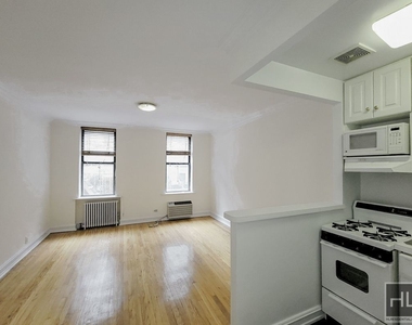 East 46 Street - Photo Thumbnail 2