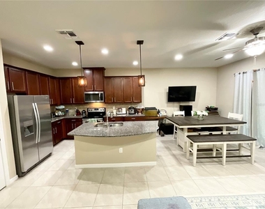 1104 Coral Lane - Photo Thumbnail 5