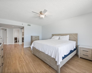 1310 Gulf Boulevard - Photo Thumbnail 16