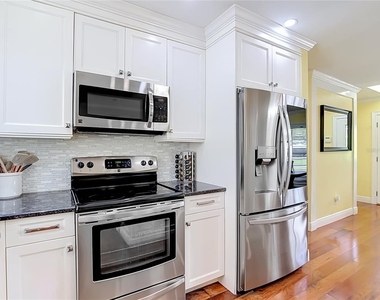 8261 Malvern Circle - Photo Thumbnail 9