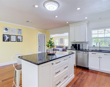 8261 Malvern Circle - Photo Thumbnail 13