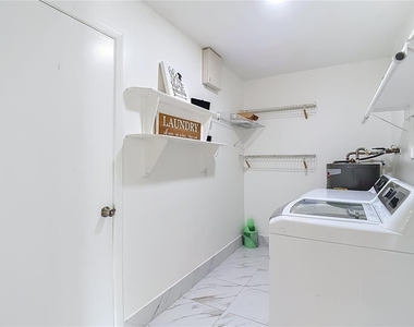 8261 Malvern Circle - Photo Thumbnail 36