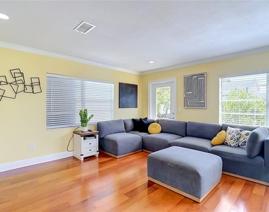 8261 Malvern Circle - Photo Thumbnail 18