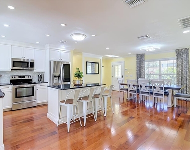 8261 Malvern Circle - Photo Thumbnail 7