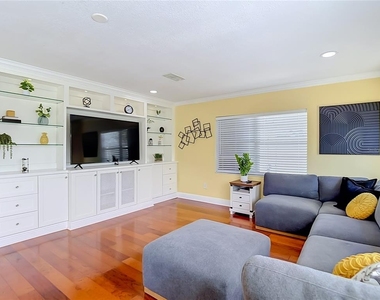8261 Malvern Circle - Photo Thumbnail 17