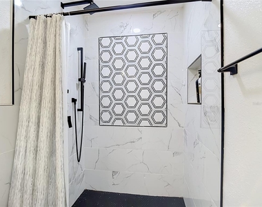 8261 Malvern Circle - Photo Thumbnail 25