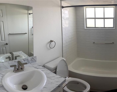 4201 Hampton Drive - Photo Thumbnail 8