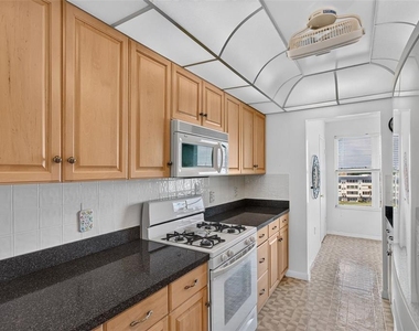6025 Shore Boulevard S - Photo Thumbnail 6