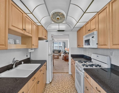 6025 Shore Boulevard S - Photo Thumbnail 7