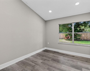 910 Whisler Court - Photo Thumbnail 17
