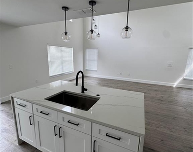 2405 Cedarfield Lane - Photo Thumbnail 6