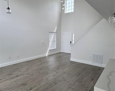 2405 Cedarfield Lane - Photo Thumbnail 4