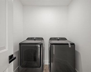10224 Merrimac Manor Drive - Photo Thumbnail 10