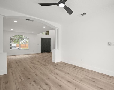 10224 Merrimac Manor Drive - Photo Thumbnail 12