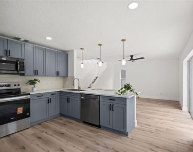 10224 Merrimac Manor Drive - Photo Thumbnail 13