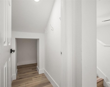10224 Merrimac Manor Drive - Photo Thumbnail 6
