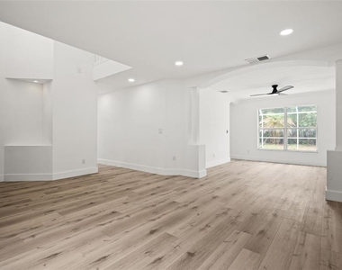 10224 Merrimac Manor Drive - Photo Thumbnail 8