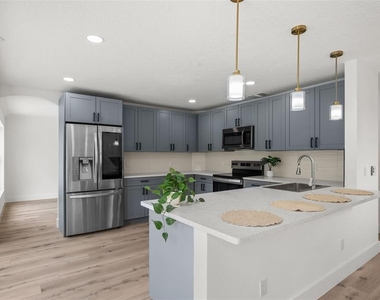 10224 Merrimac Manor Drive - Photo Thumbnail 4