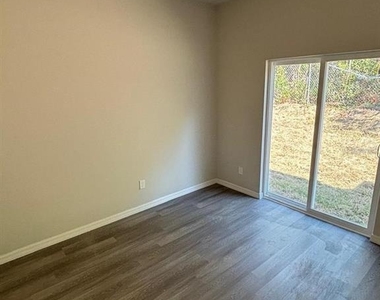 1458 Las Villas Boulevard - Photo Thumbnail 6