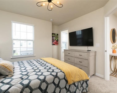 7227 Oakmoss Loop - Photo Thumbnail 15