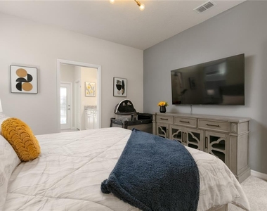 7227 Oakmoss Loop - Photo Thumbnail 10