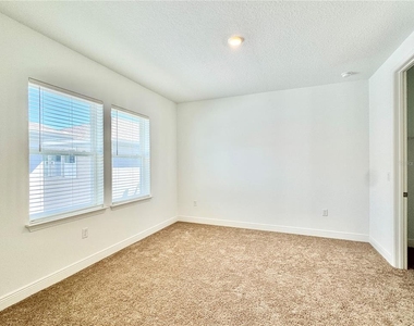9725 Neruda Street - Photo Thumbnail 35