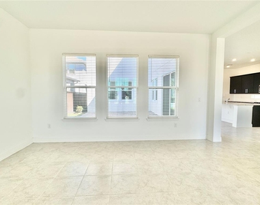 9725 Neruda Street - Photo Thumbnail 11