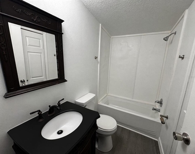 1001 Ne 77th Street - Photo Thumbnail 6