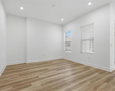 7410 Barrier Cove Way - Photo Thumbnail 9