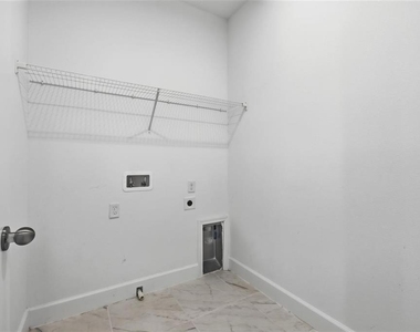 7410 Barrier Cove Way - Photo Thumbnail 25