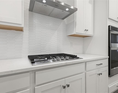 7410 Barrier Cove Way - Photo Thumbnail 10
