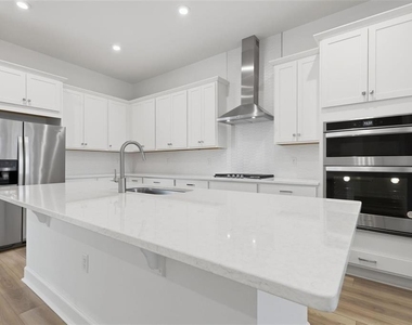7410 Barrier Cove Way - Photo Thumbnail 12