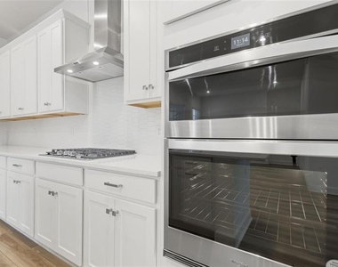 7410 Barrier Cove Way - Photo Thumbnail 13