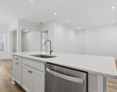 7410 Barrier Cove Way - Photo Thumbnail 14