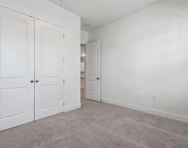7410 Barrier Cove Way - Photo Thumbnail 18