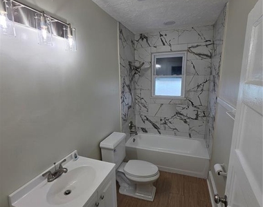 217 S Oak Avenue - Photo Thumbnail 3