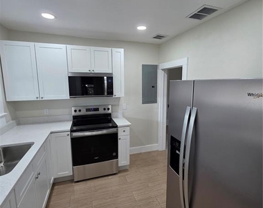 217 S Oak Avenue - Photo Thumbnail 4