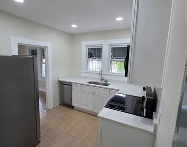 217 S Oak Avenue - Photo Thumbnail 5