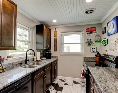 144 Ellison Avenue - Photo Thumbnail 6