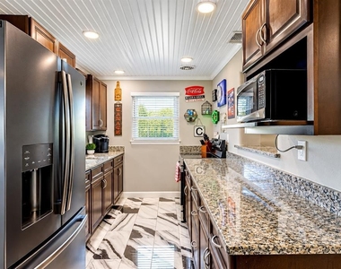 144 Ellison Avenue - Photo Thumbnail 5