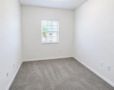 1064 N Tamiami Trail - Photo Thumbnail 18