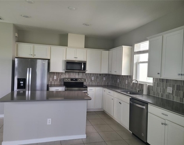 9320 Lamine Way - Photo Thumbnail 4