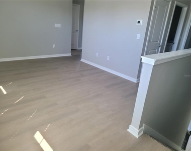 9320 Lamine Way - Photo Thumbnail 17