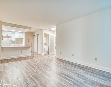 10 Hanover Square - Photo Thumbnail 2